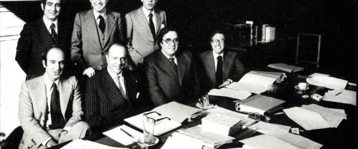 https://uncatolicoperplejo.com/la-constitucion-espanola-de-1978-se-escribio-en-una-logia-masonica/