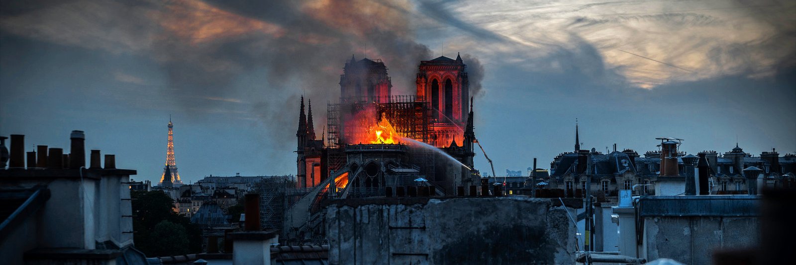 https://www.gettyimages.es/detail/fotograf%C3%ADa-de-noticias/flames-and-smoke-are-seen-billowing-from-the-fotograf%C3%ADa-de-noticias/1137438121