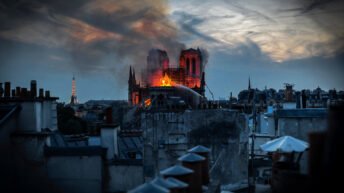 https://www.gettyimages.es/detail/fotograf%C3%ADa-de-noticias/flames-and-smoke-are-seen-billowing-from-the-fotograf%C3%ADa-de-noticias/1137438121