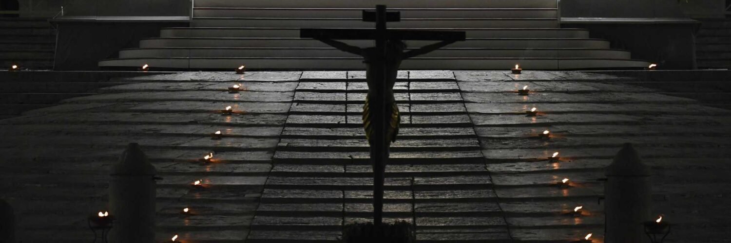 Los siete falsos Papas de (Apocalipsis 17): 1º. Roncali, 2º. Montini, 3º. Luciani, 4º. Wojtyla, 5º. Ratzinger y 6º. BERGOGLIO y 7º, el anticristo.