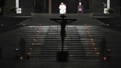 Los siete falsos Papas de (Apocalipsis 17): 1º. Roncali, 2º. Montini, 3º. Luciani, 4º. Wojtyla, 5º. Ratzinger y 6º. BERGOGLIO y 7º, el anticristo.
