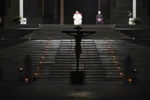 Los siete falsos Papas de (Apocalipsis 17): 1º. Roncali, 2º. Montini, 3º. Luciani, 4º. Wojtyla, 5º. Ratzinger y 6º. BERGOGLIO y 7º, el anticristo.