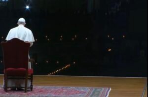Los siete falsos Papas de (Apocalipsis 17): 1º. Roncali, 2º. Montini, 3º. Luciani, 4º. Wojtyla, 5º. Ratzinger y 6º. BERGOGLIO y 7º, el anticristo.