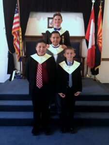 Niños. Masonería. Logias.