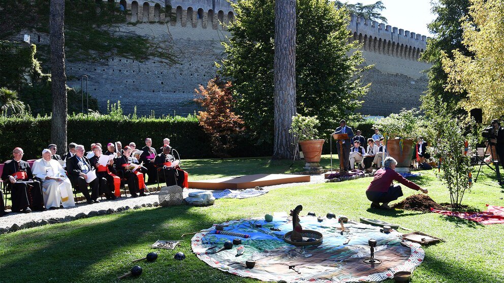 Berglogio. Prevost. Pachamama.